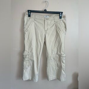 Old Navy women’s khaki cargo cropped Capri embroidered pants size 8